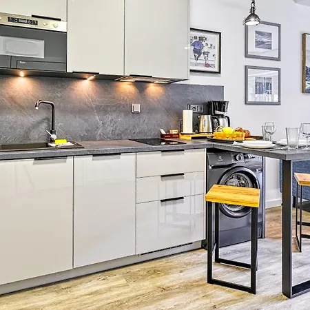 Hillside, Sun & Snow アパート