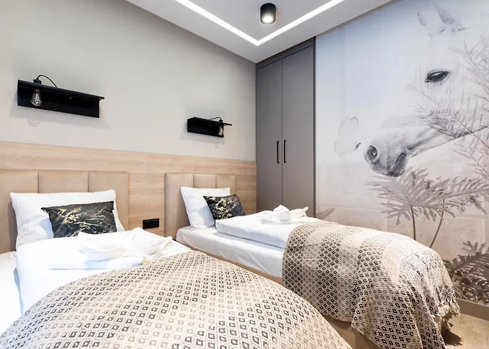 Hillside, Sun & Snow Karpacz